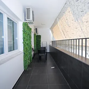 Miku -outstanding At Taiwan Apartamento Tirana